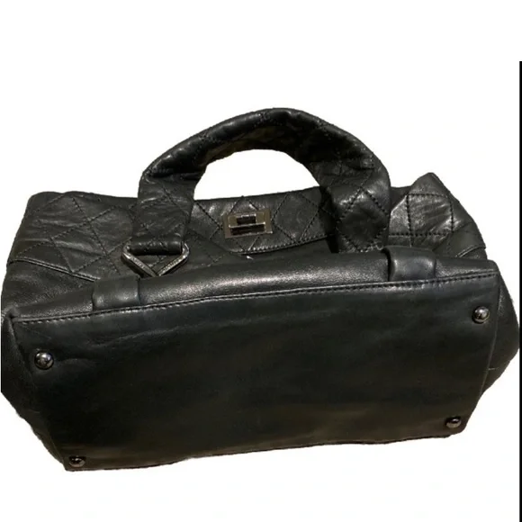 Chanel 2.55 Matelasse Turn Lock Tote Leather Handbag - Picture 6 of 9